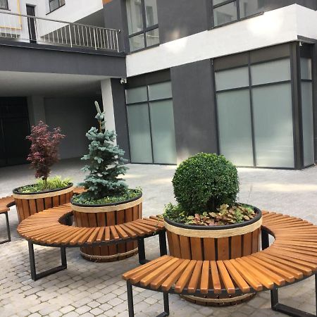 4-Room Jacuzzi Apartment Лвив Екстериор снимка