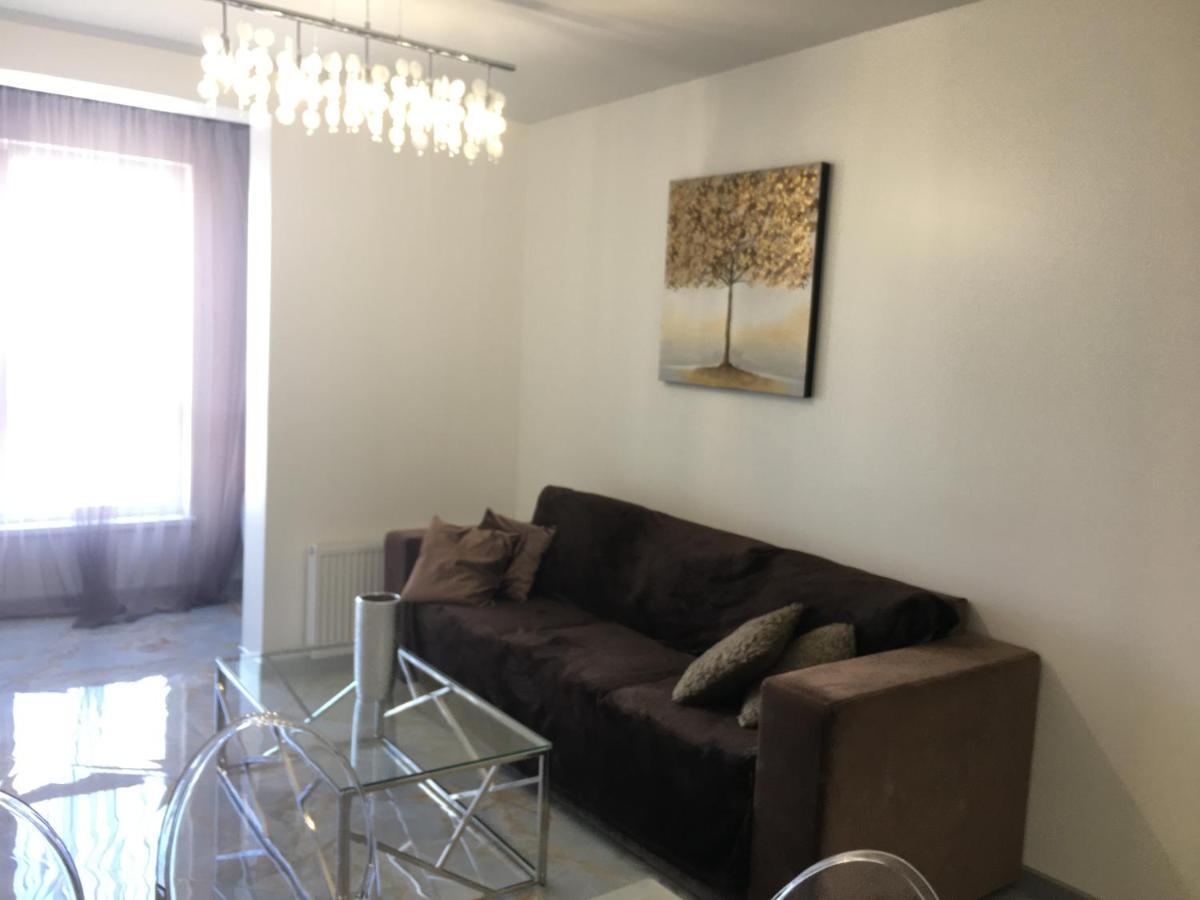 4-Room Jacuzzi Apartment Лвив Екстериор снимка