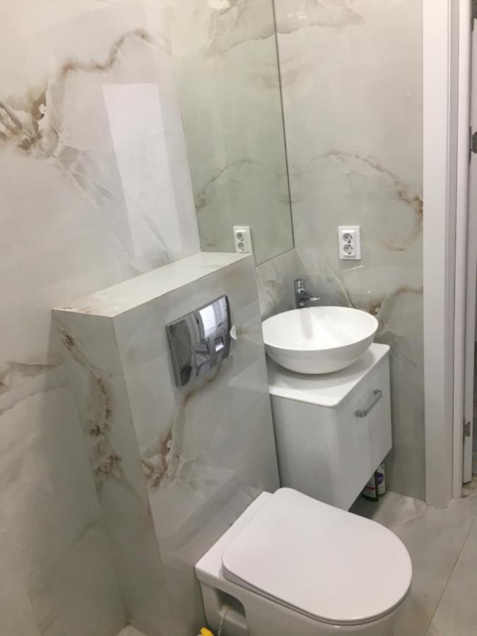 4-Room Jacuzzi Apartment Лвив Екстериор снимка