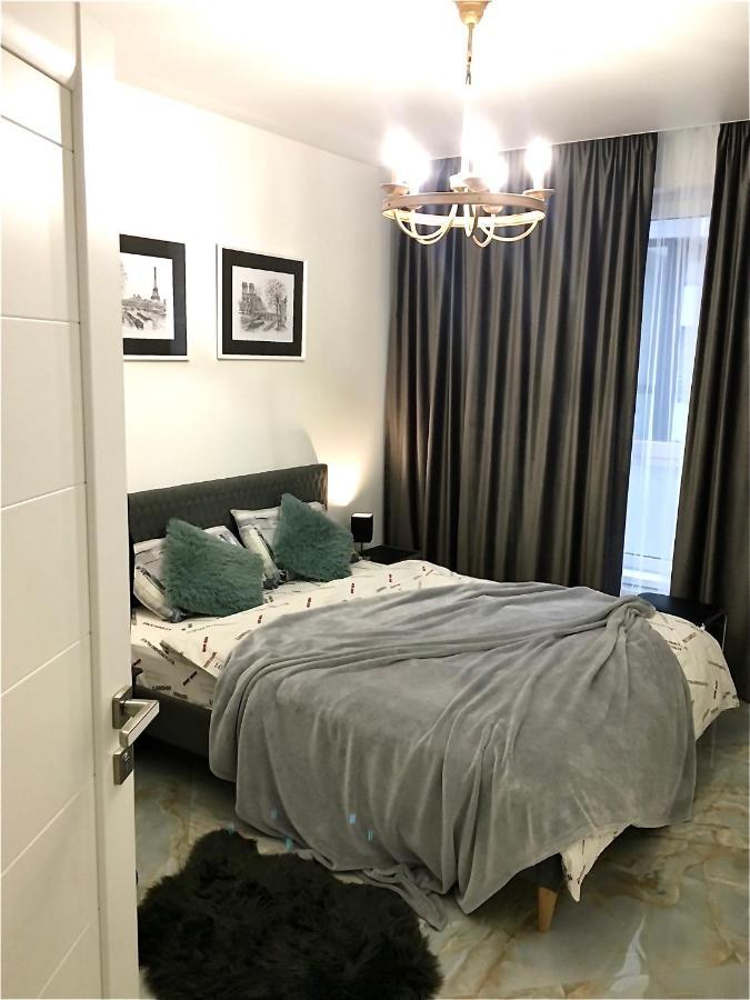 4-Room Jacuzzi Apartment Лвив Екстериор снимка
