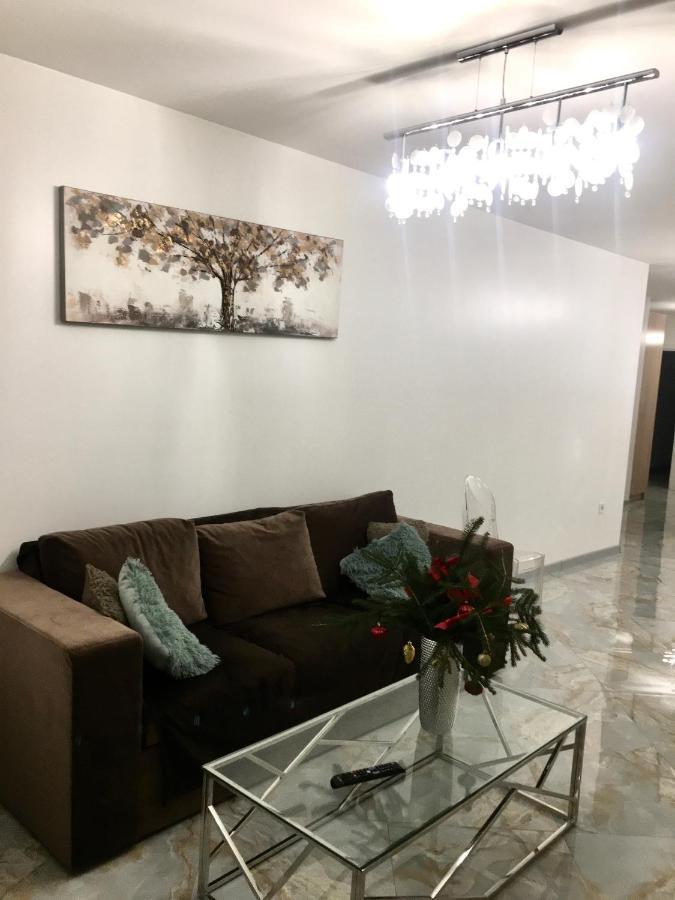 4-Room Jacuzzi Apartment Лвив Екстериор снимка