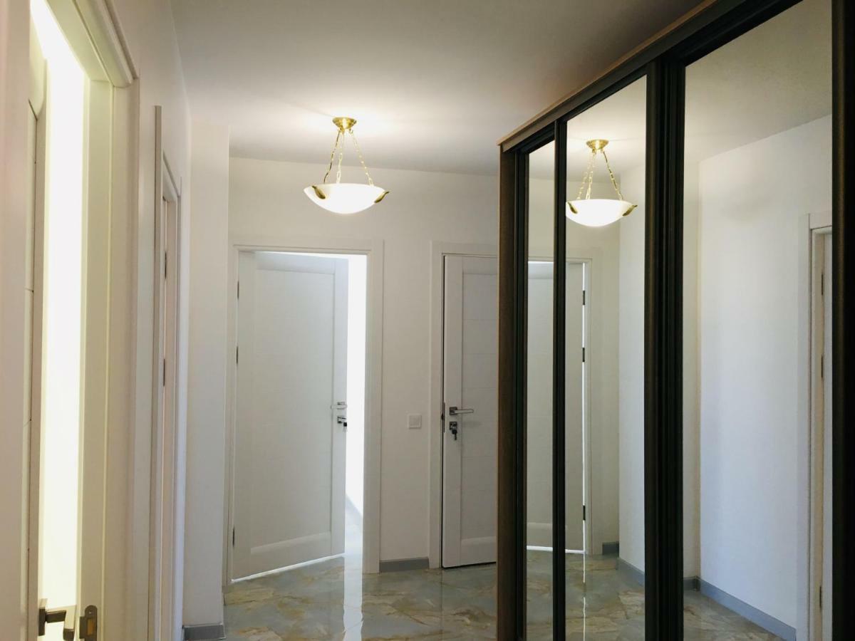 4-Room Jacuzzi Apartment Лвив Екстериор снимка