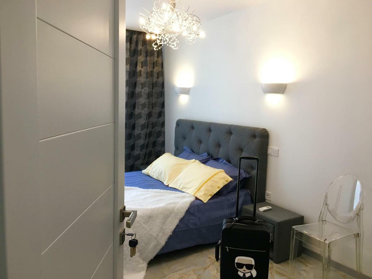 4-Room Jacuzzi Apartment Лвив Екстериор снимка