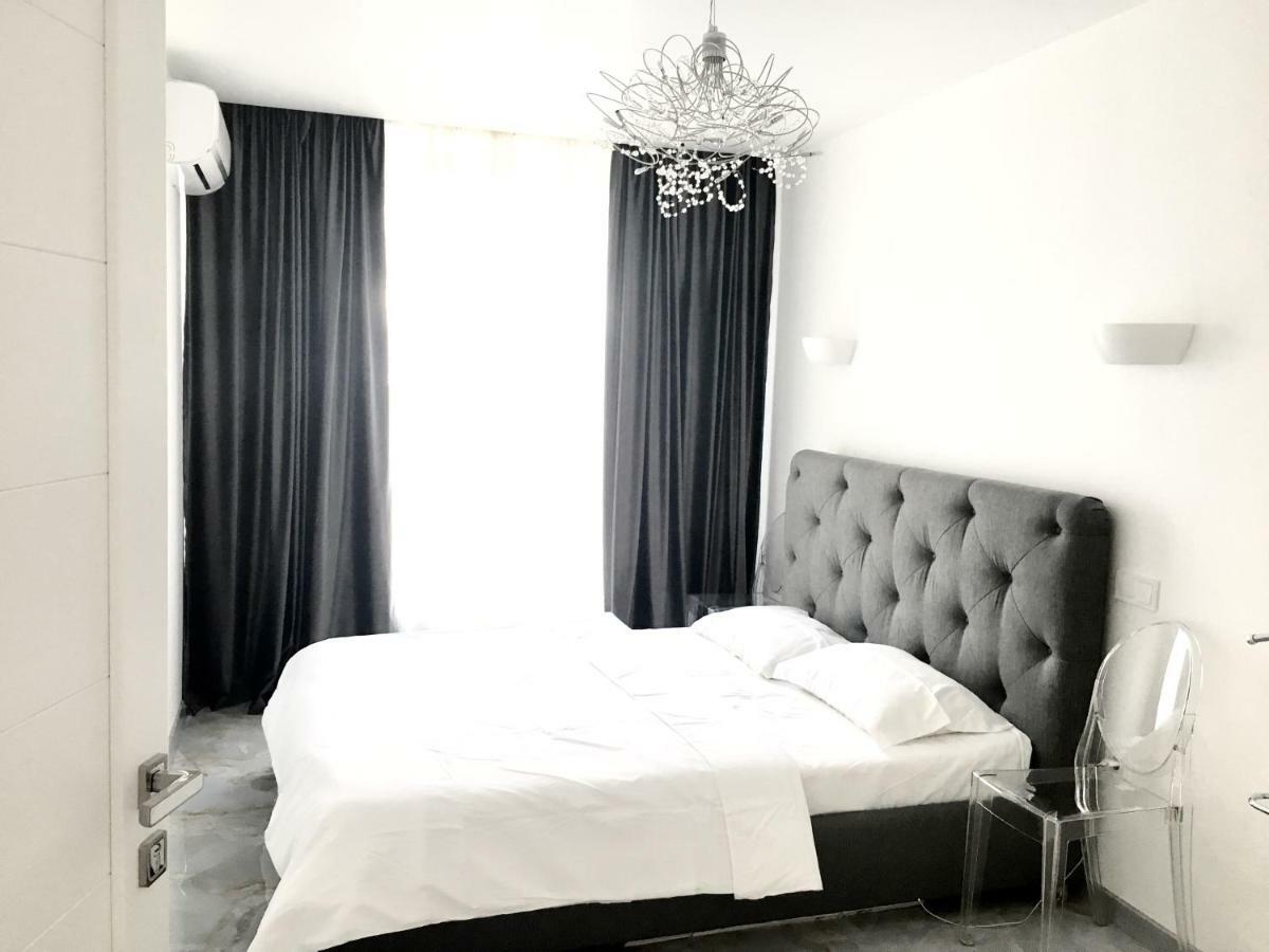4-Room Jacuzzi Apartment Лвив Екстериор снимка