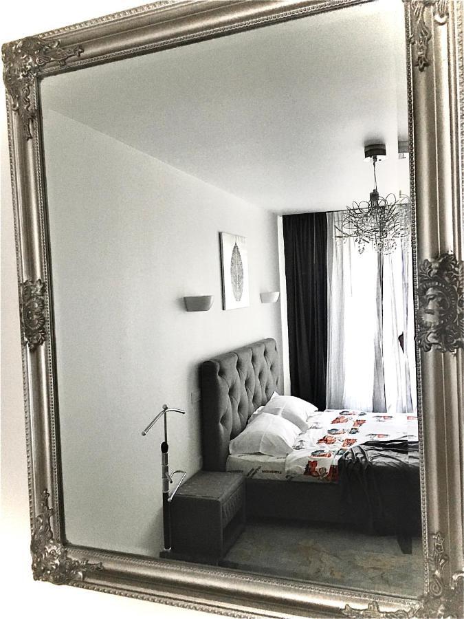 4-Room Jacuzzi Apartment Лвив Екстериор снимка
